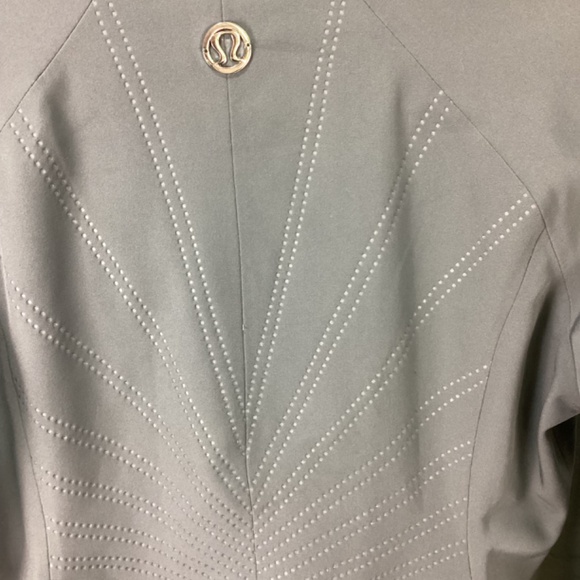 Lulu Lemon Unique Water Resistant Flattering Fitted Jacket Size 8 - Picture 6 of 10